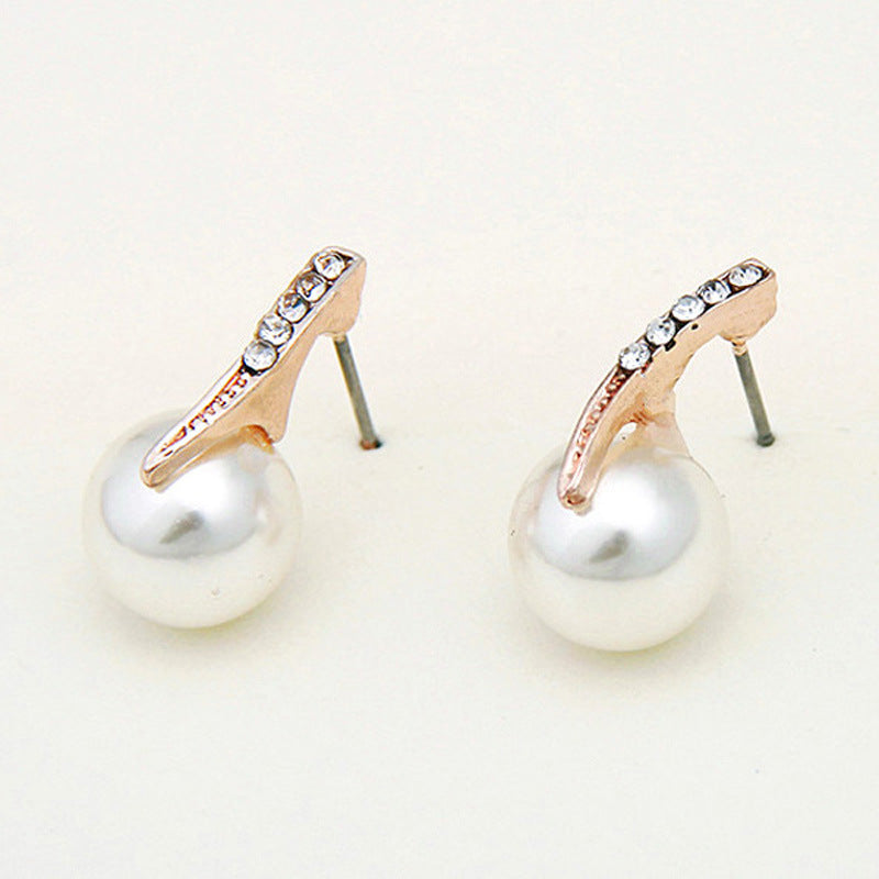 Close-up of pearl luster in Rose Gold Pearl Pendant and Earrings Set