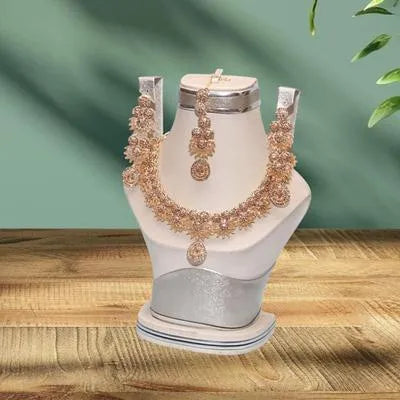 Golden Alloy Bridal Set - Close-up of Intricate Kundan Prong Stone Setting